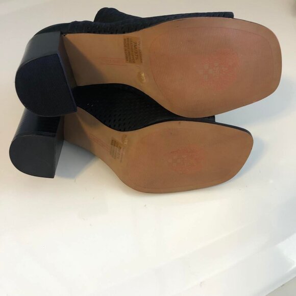 NWT VINCE CAMUTO Katnina Perforated Leather Bootie Peep-toe Black 7.5 MSRP $149 - Picture 7 of 9